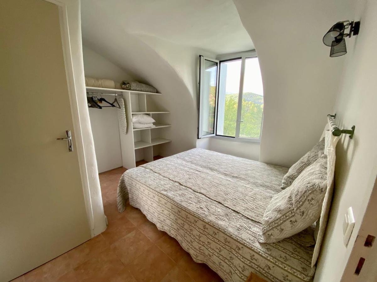 Gîte en Cévennes du sud, bergerie restaurée, 2 à 4 personnes, piscine, vue exceptionnelle, authenticité et confort Saint-Laurent-le-Minier Extérieur photo