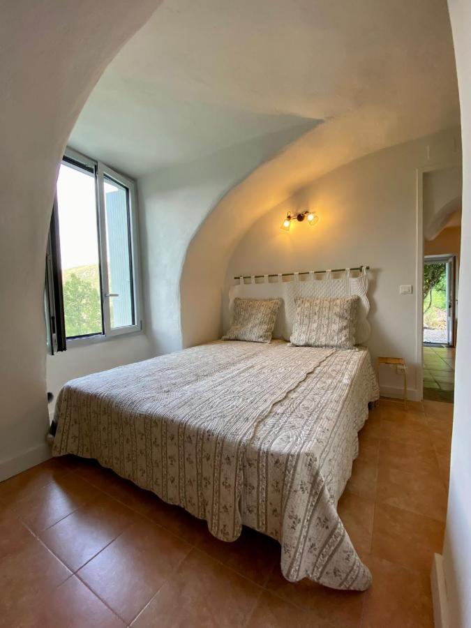 Gîte en Cévennes du sud, bergerie restaurée, 2 à 4 personnes, piscine, vue exceptionnelle, authenticité et confort Saint-Laurent-le-Minier Extérieur photo