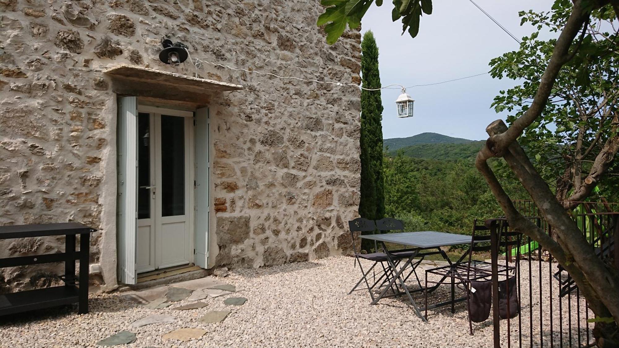 Gîte en Cévennes du sud, bergerie restaurée, 2 à 4 personnes, piscine, vue exceptionnelle, authenticité et confort Saint-Laurent-le-Minier Extérieur photo