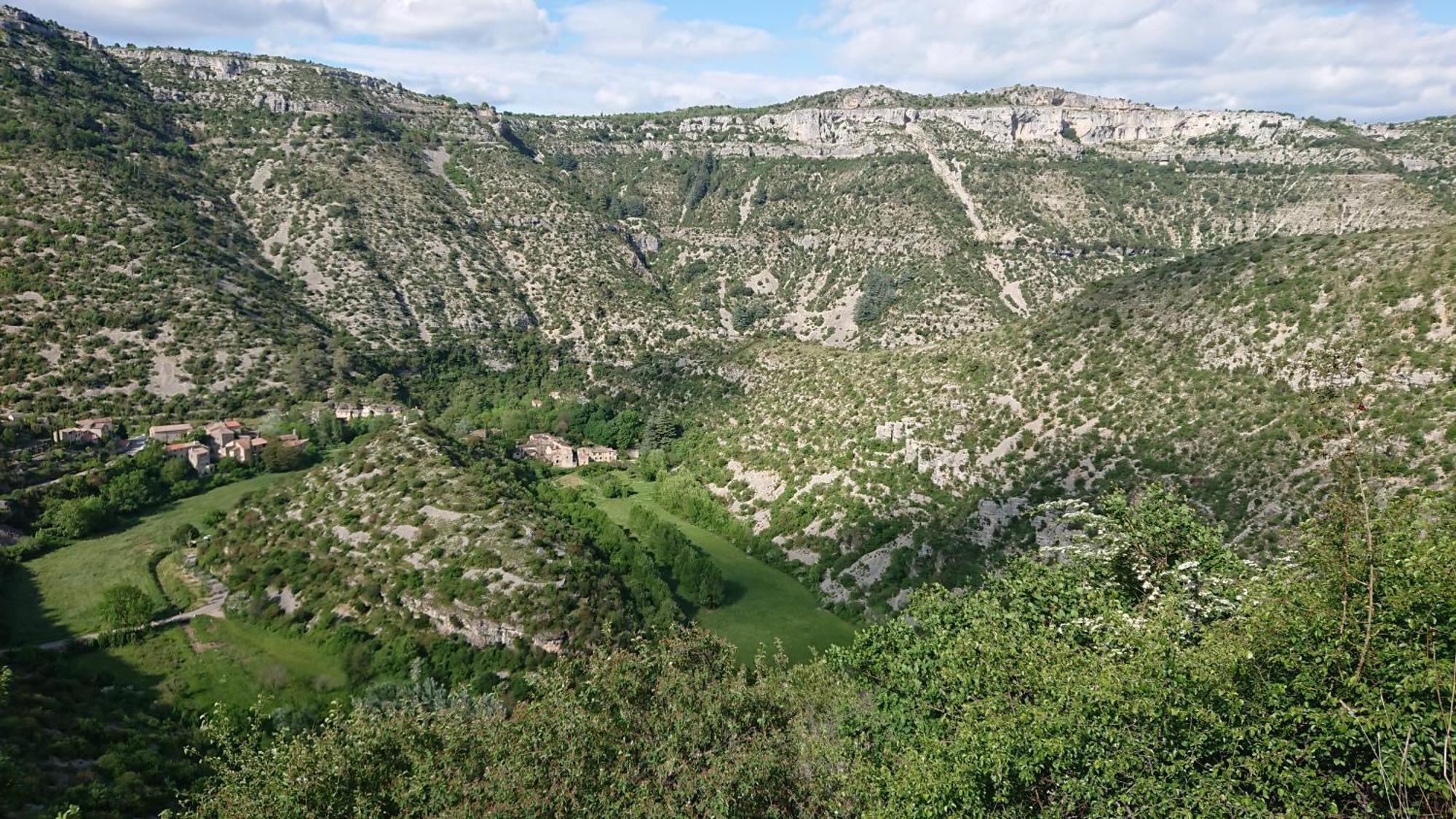 Gîte en Cévennes du sud, bergerie restaurée, 2 à 4 personnes, piscine, vue exceptionnelle, authenticité et confort Saint-Laurent-le-Minier Extérieur photo